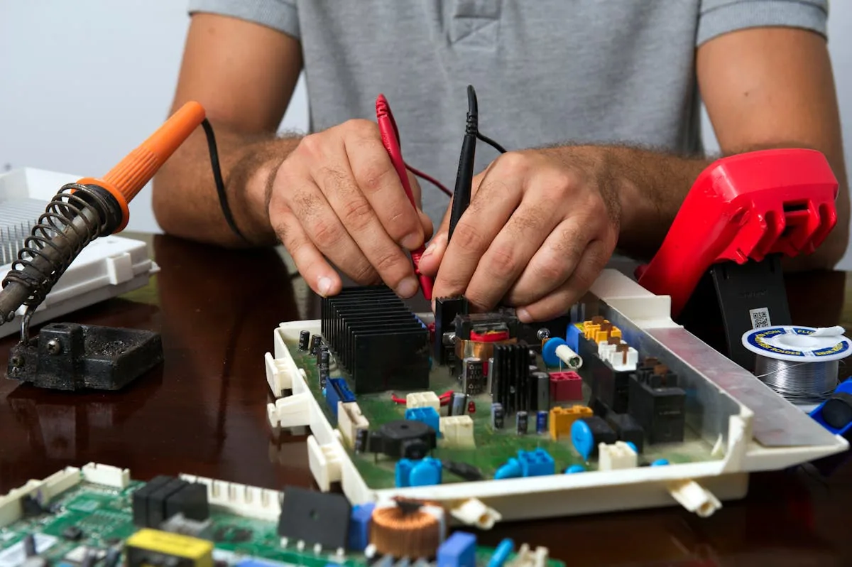 12 SMS templates for appliance repair — dispatch ETA, parts-waiting updates, return-visit booking, review asks. Built fo...